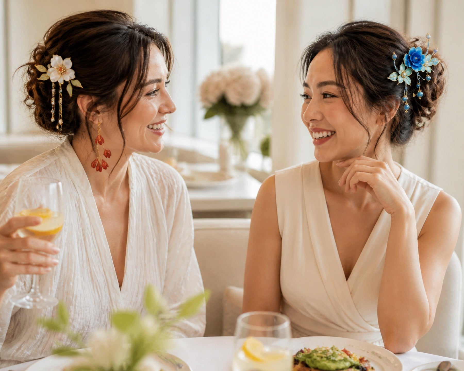 HUAVELLE modern Ronghua jewelry collection in warm natural light