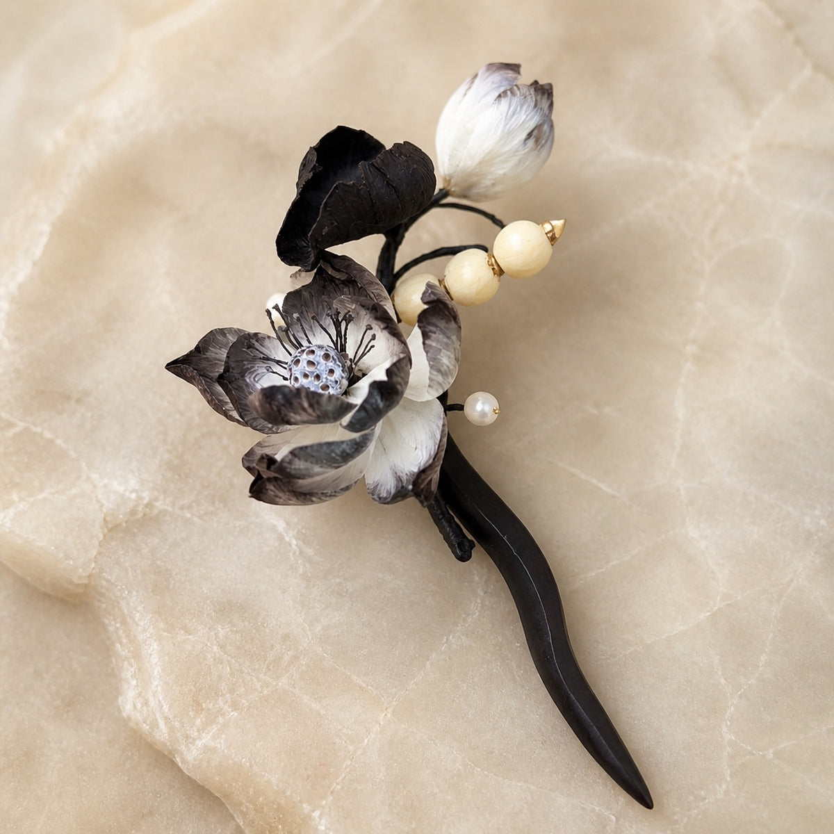 Complete black-and-white ink lotus Ronghua silk flower hairpin on warm ivory stone